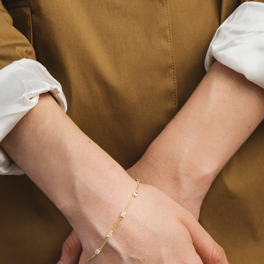 Geelvergulde armband met rechthoekige zirkonen