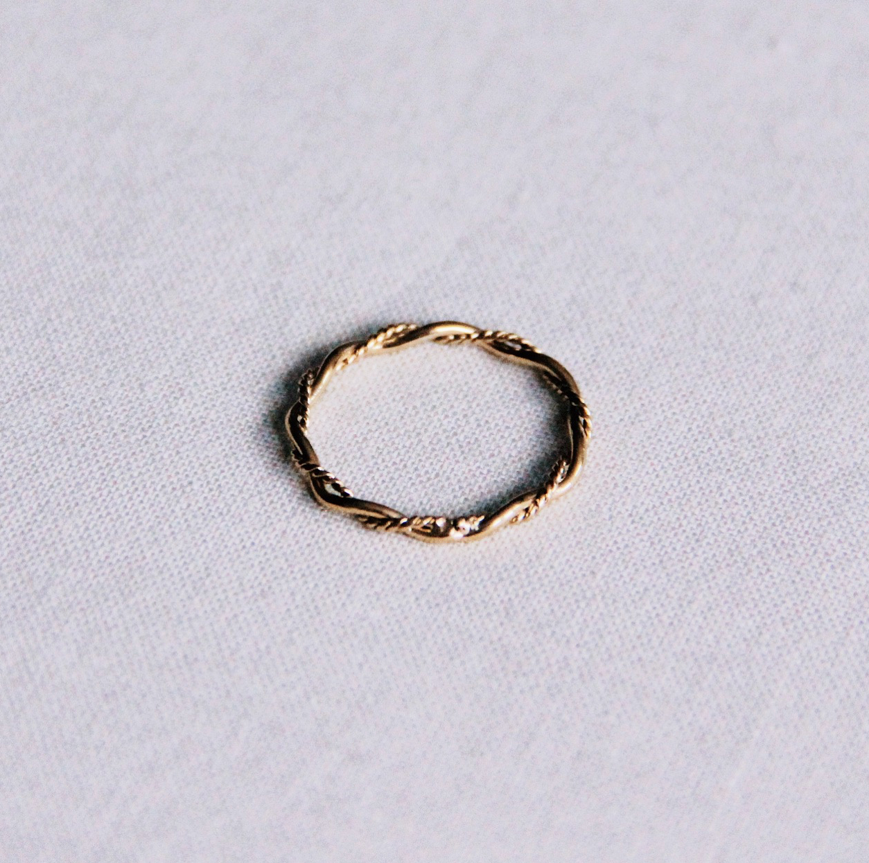 Minimalistische gevlochten ring van roestvrij staal - goud