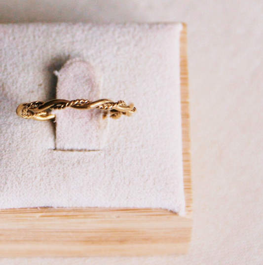 Minimalistische gevlochten ring van roestvrij staal - goud
