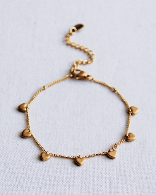 Bedelarmband met minihartjes — goud