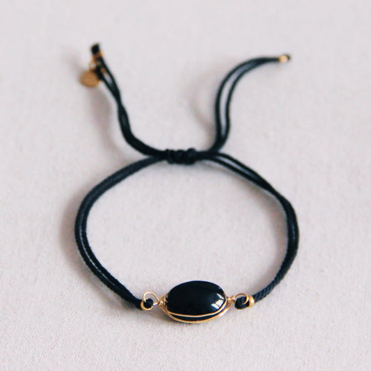 Armband met zwart steentje