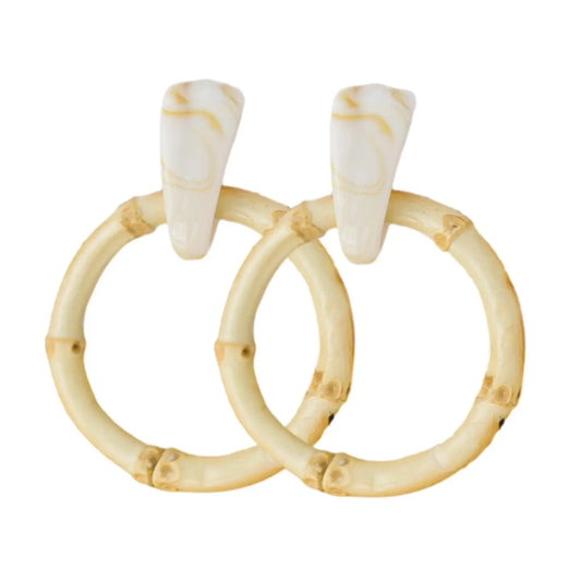 Lichtbruine statement-oorbellen van bamboe